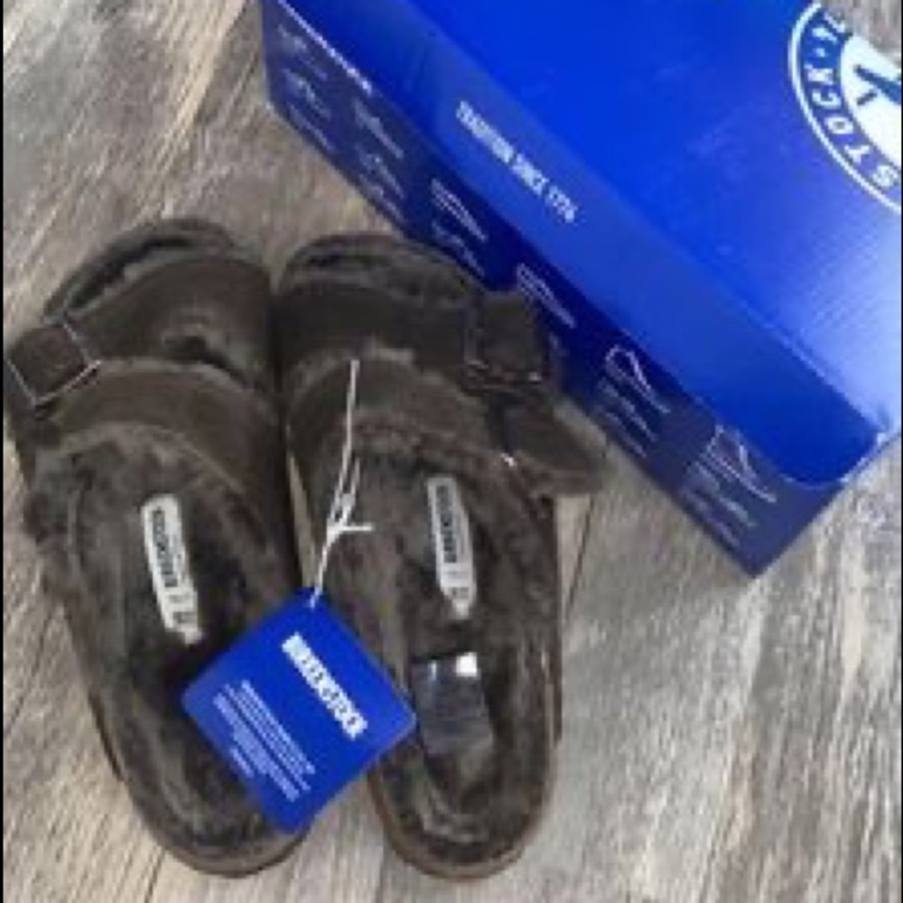 NWT Arizona Shearling Birkenstocks, US Womens 7/ Mens 5,m, casual sandal